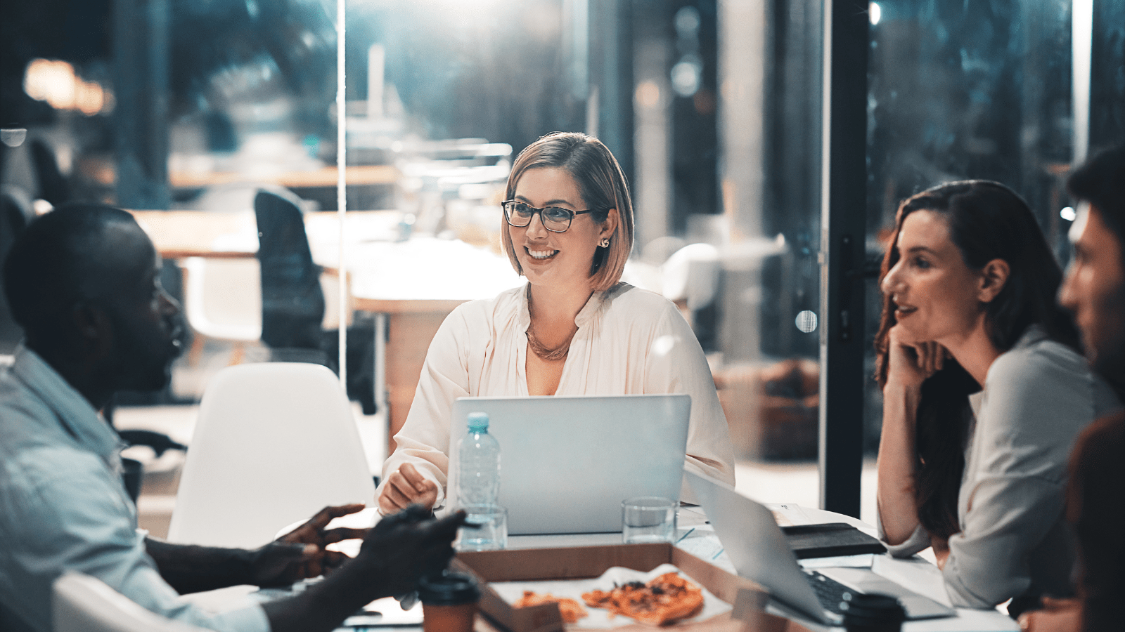 Las ventajas de externalizar el marketing: agencia vs equipo interno 2 marketing externo