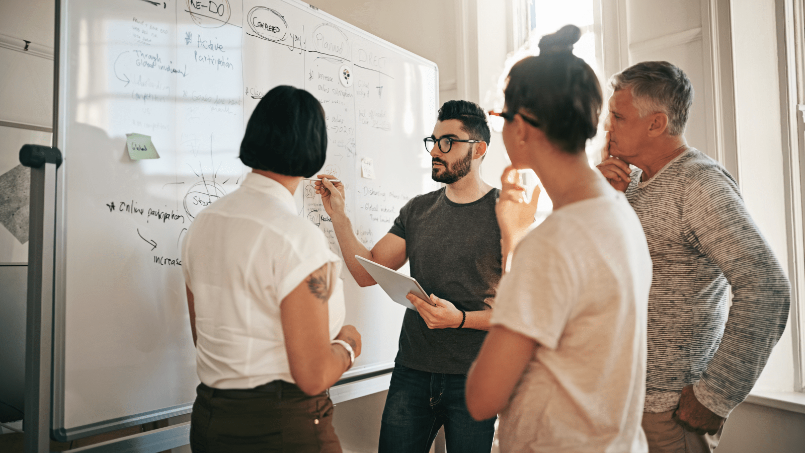 Las ventajas de externalizar el marketing: agencia vs equipo interno 3 Marketing externo significa mayor rentabilidad, menores costes y menores riesgos